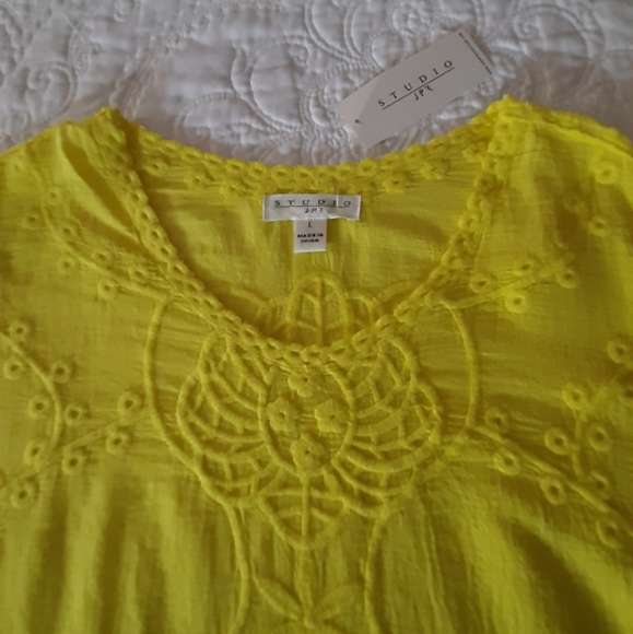 NWT! Women's Yellow Top Embroidered by Studio JPR - Picture 8 of 12